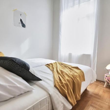 Unwind In Style W Sauna Dsgn 2Br Home Budapest Exteriör bild