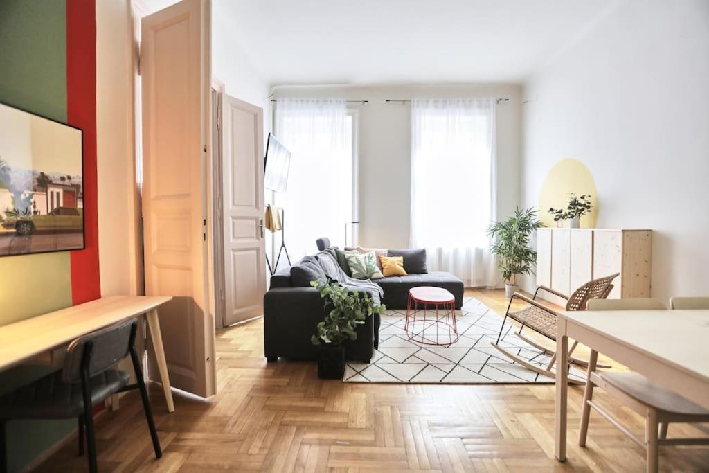 Unwind In Style W Sauna Dsgn 2Br Home Budapest Exteriör bild