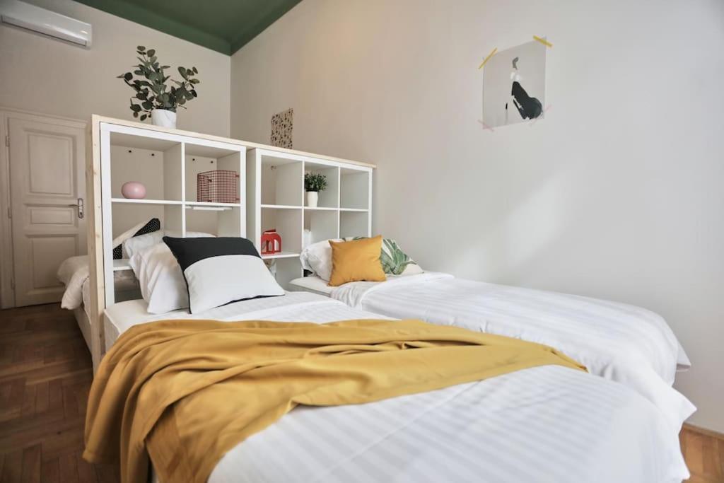 Unwind In Style W Sauna Dsgn 2Br Home Budapest Exteriör bild