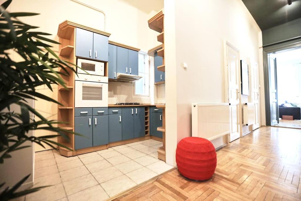 Unwind In Style W Sauna Dsgn 2Br Home Budapest Exteriör bild