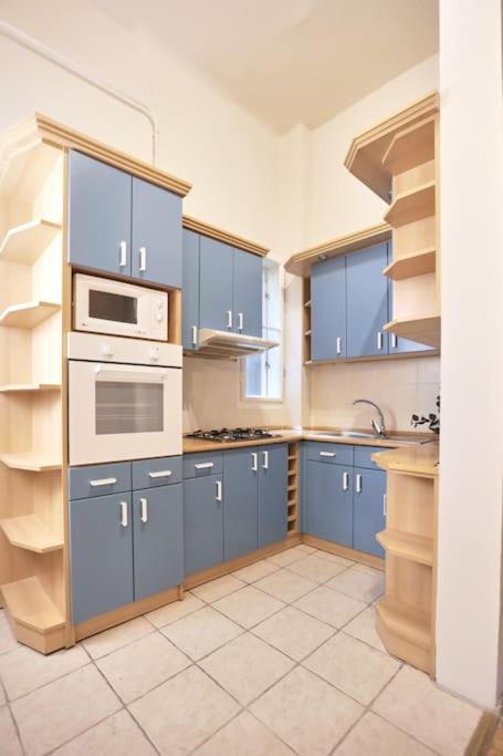 Unwind In Style W Sauna Dsgn 2Br Home Budapest Exteriör bild