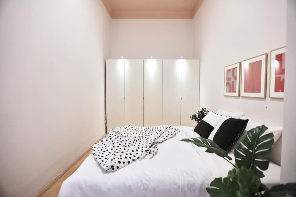 Unwind In Style W Sauna Dsgn 2Br Home Budapest Exteriör bild
