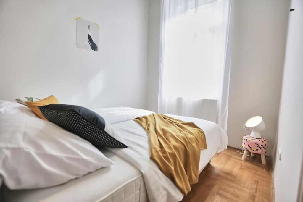 Unwind In Style W Sauna Dsgn 2Br Home Budapest Exteriör bild