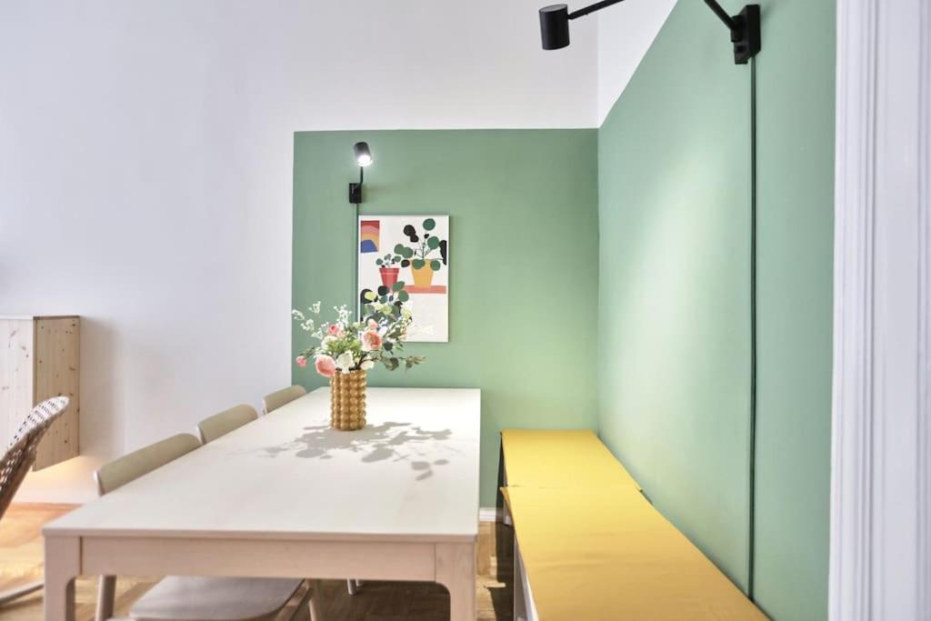 Unwind In Style W Sauna Dsgn 2Br Home Budapest Exteriör bild