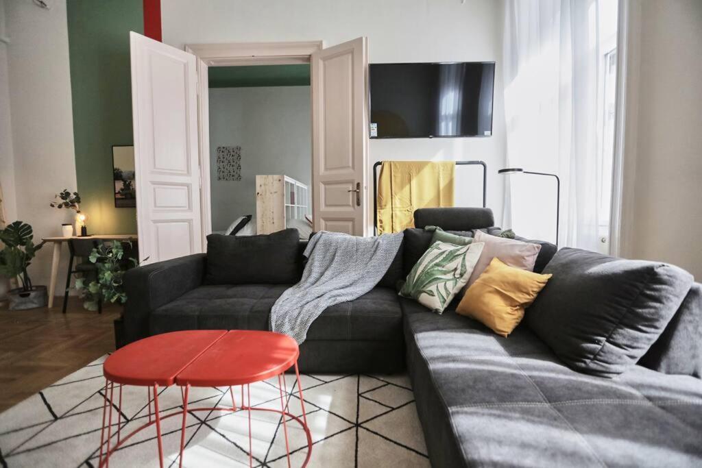 Unwind In Style W Sauna Dsgn 2Br Home Budapest Exteriör bild