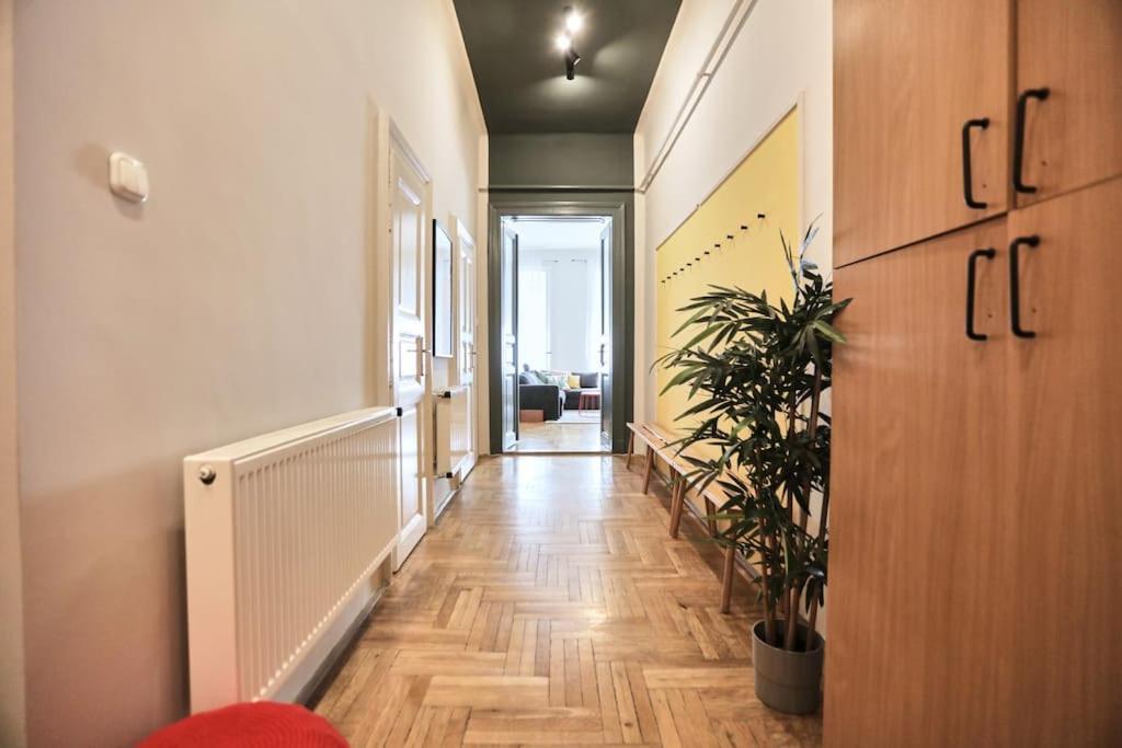 Unwind In Style W Sauna Dsgn 2Br Home Budapest Exteriör bild