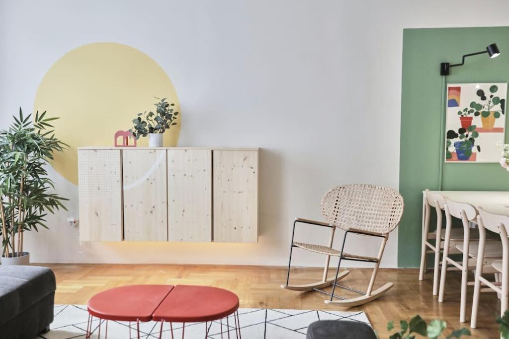 Unwind In Style W Sauna Dsgn 2Br Home Budapest Exteriör bild