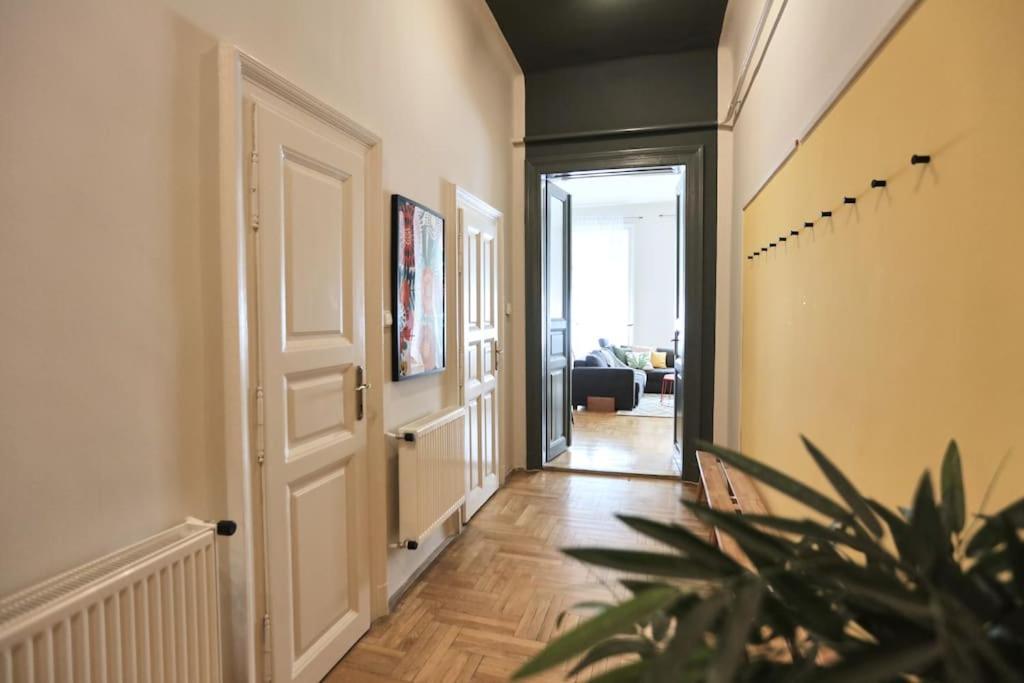Unwind In Style W Sauna Dsgn 2Br Home Budapest Exteriör bild